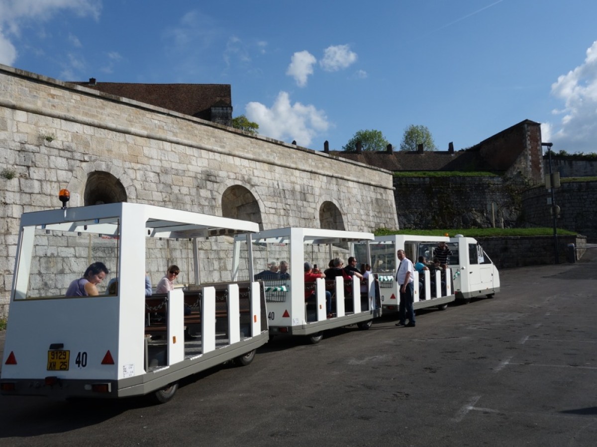 a truck is parked in front of a building