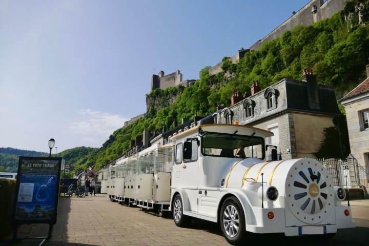 a truck is parked on the side of a building